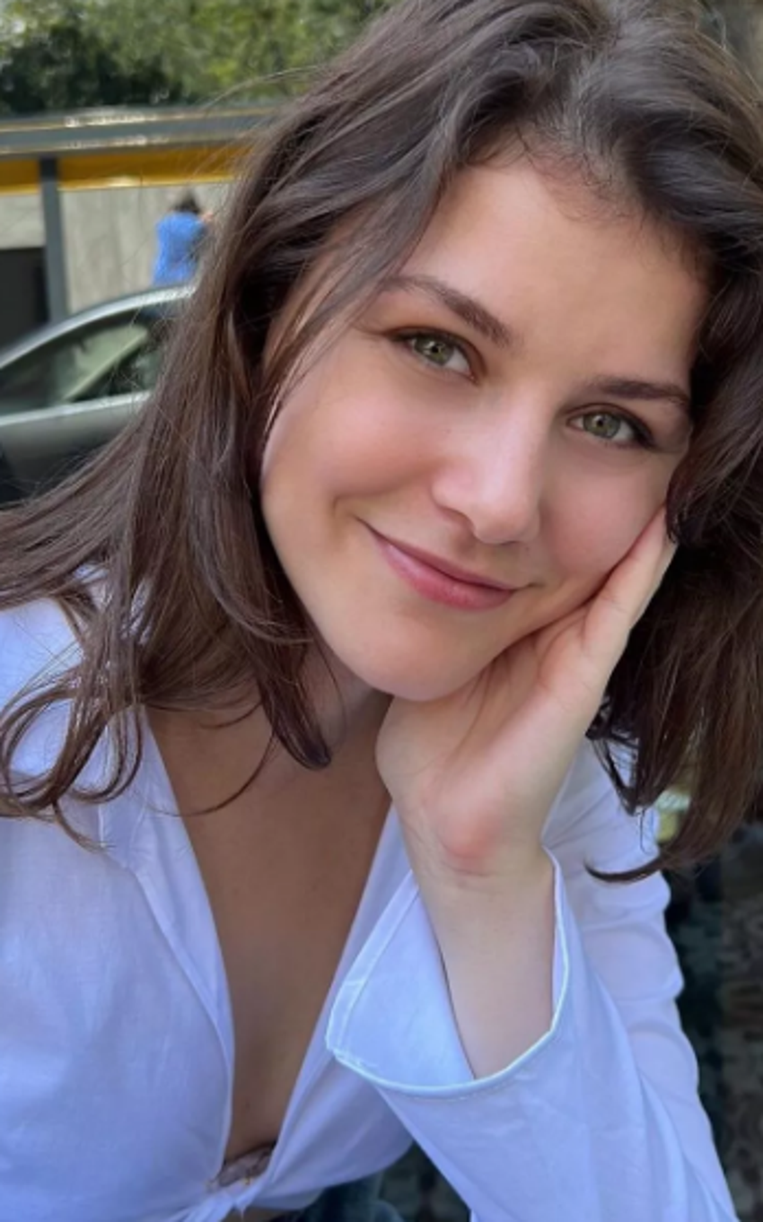 Gülsim Ali beyaz tulumuyla Instagram'ı salladı!
