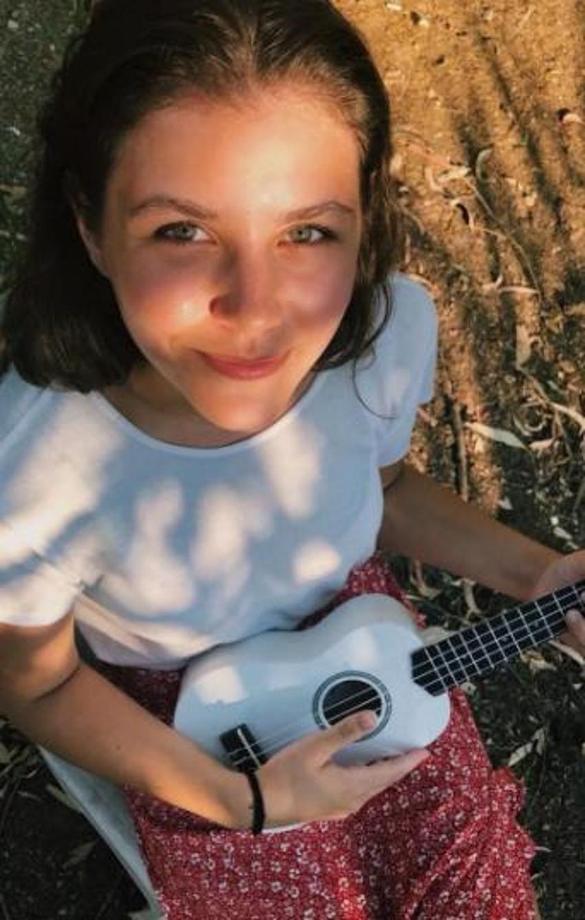 Gülsim Ali beyaz tulumuyla Instagram'ı salladı!