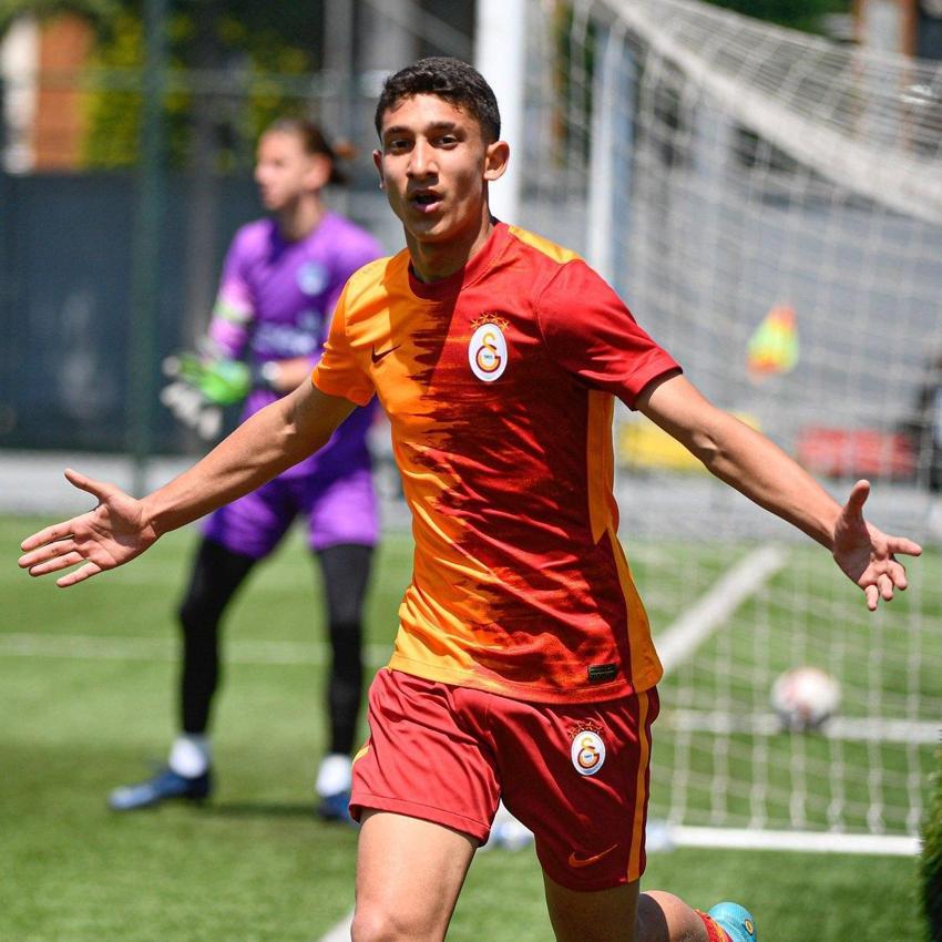 Adı 'Yerli Di Maria' Galatasaray hazine buldu yönetim 16'lık yeteneğe 5 yıllık sözleşme sundu