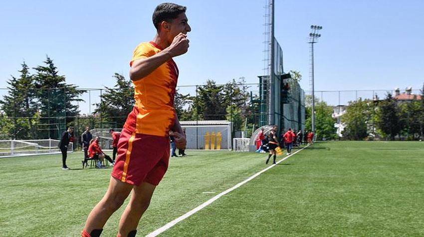 Adı 'Yerli Di Maria' Galatasaray hazine buldu yönetim 16'lık yeteneğe 5 yıllık sözleşme sundu