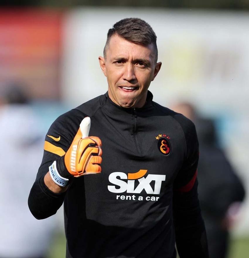 Galatasaray'ın efsanesi Fernando Muslera'nın yerine büyük sürpriz!