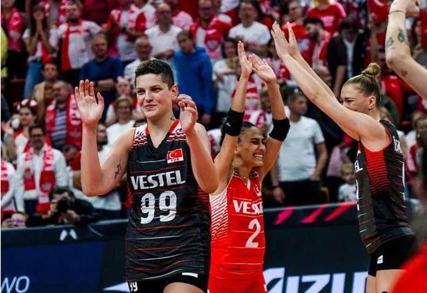 Filenin Sultanları, FIVB Dünya Şampiyonası'nda çeyrek finalde! Ebrar Karakurt için övgü dolu sözler: Türkiye intikam aldı...