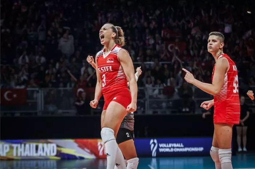 Filenin Sultanları, FIVB Dünya Şampiyonası'nda çeyrek finalde! Ebrar Karakurt için övgü dolu sözler: Türkiye intikam aldı...