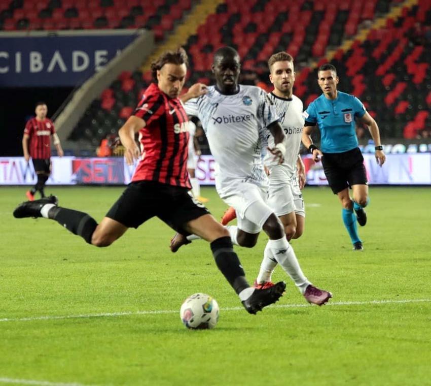 Gaziantep FK - Adana Demirspor mücadelesinde 2 gol vardı