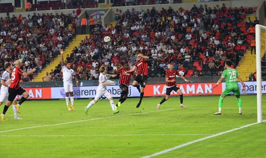 Gaziantep FK - Adana Demirspor mücadelesinde 2 gol vardı