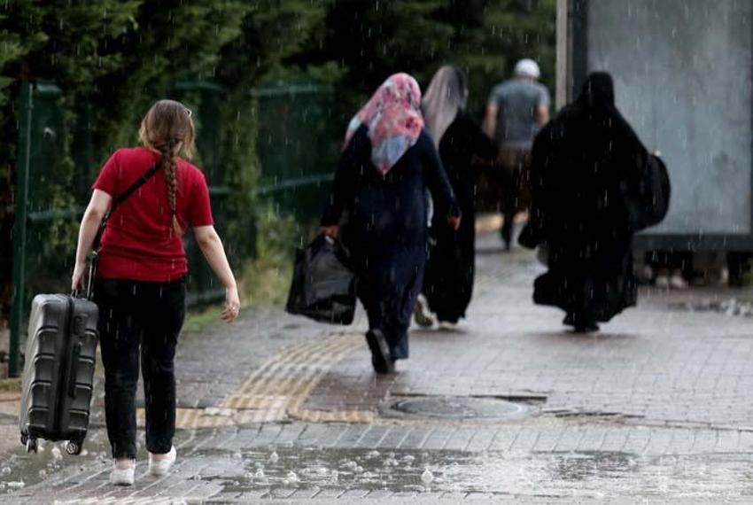 Çok kuvvetli olacak! Sıcaklıklar düşüyor, 80 km hızla geliyor! Meteoroloji son dakika il il uyardı, saat verildi
