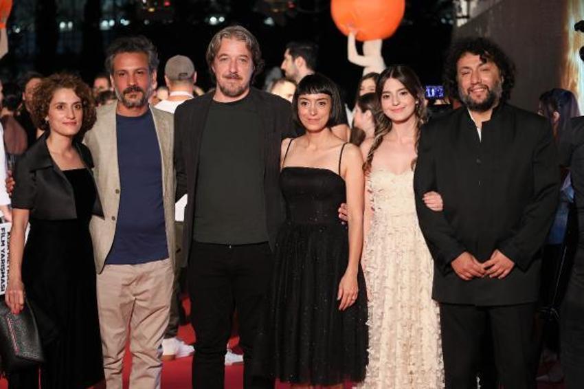 Altın Portakal'da 'kırmızı halı' şıklığı