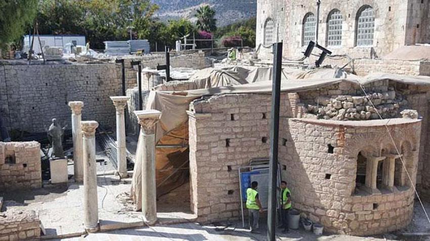Noel Baba Kilisesi'nde yeni keşif; mezarının yeri ve ayak bastığı zemin bulundu