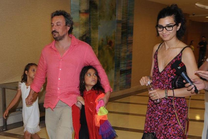 Tuba Büyüküstün ikiz kızları Toprak ve Maya'yı paylaştı! Yorum yağdı
