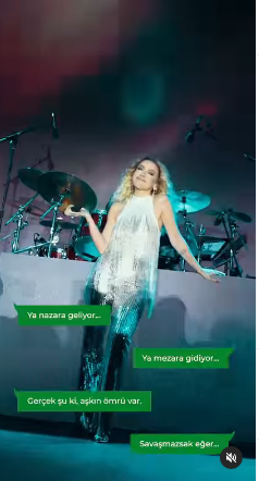 Hadise'den Mehmet Dinçerler'e gönderme!