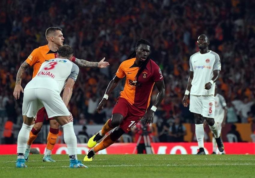 Daha önce Galatasaraylı bir yıldız o takıma gitmişti! Bafetimbi Gomis'in yeni adresi belli oldu