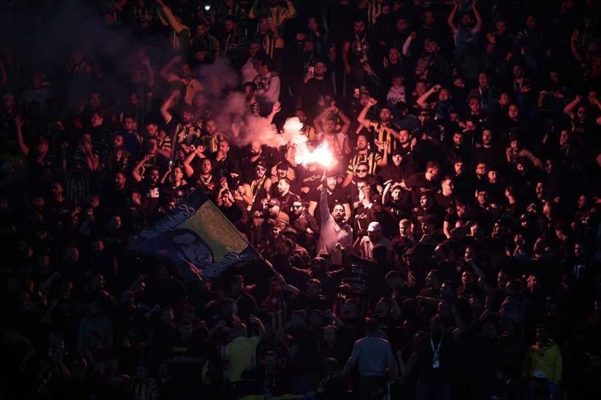 UEFA'dan Fenerbahçe ve Trabzonspor'a ceza!