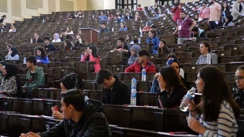 Nisanda üniversiteler açılacak mı, yüz yüze mi olacak? Üniversiteler ne zaman açılacak, üniversiteler açılıyor mu?