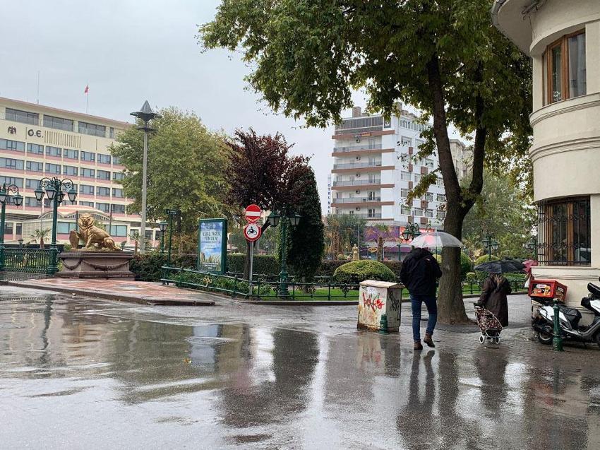Kuvvetli yağış ve rüzgar ile ilgili son dakika uyarısı! Meteoroloji saat verip açıkladı: İstanbul ve Ankara’yı sert vuracak