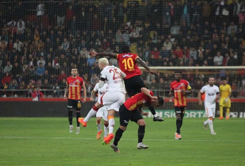 Galatasaray Kayseri'de dağıldı! Okan Buruk çılgına döndü ceketini çıkardı ve...