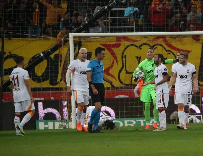 Galatasaray Kayseri'de dağıldı! Okan Buruk çılgına döndü ceketini çıkardı ve...