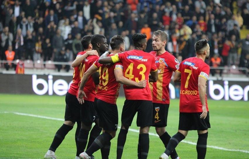Galatasaray'da Okan Buruk depremi! Yeni teknik direktör bombasını patlattı