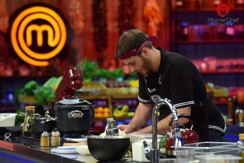 Masterchef Türkiye 16 Ekim 2022 elenen isim belli oldu! MasterChef Çağatay mı, Fatma Nur mu, Atike mi?
