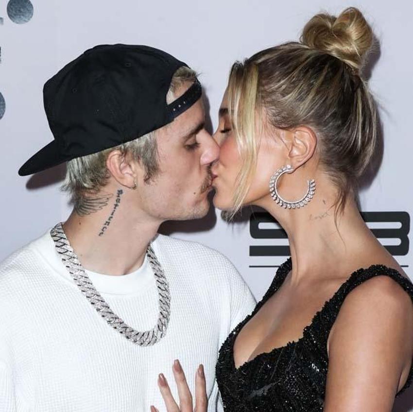 Hailey Baldwin Bieber son haliyle şaşırttı! "Kırmızı seni çarpıcı yapıyor"