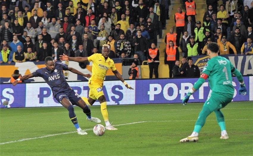F.Bahçe maçından sonra Galatasaraylılardan Abdurrahim Albayrak'a tepki: Az daha bize transfer edecektin