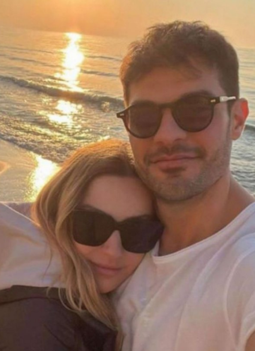 Hadise'ye erken doğum günü sürprizi! Siyahlar içinde dikkat çekti