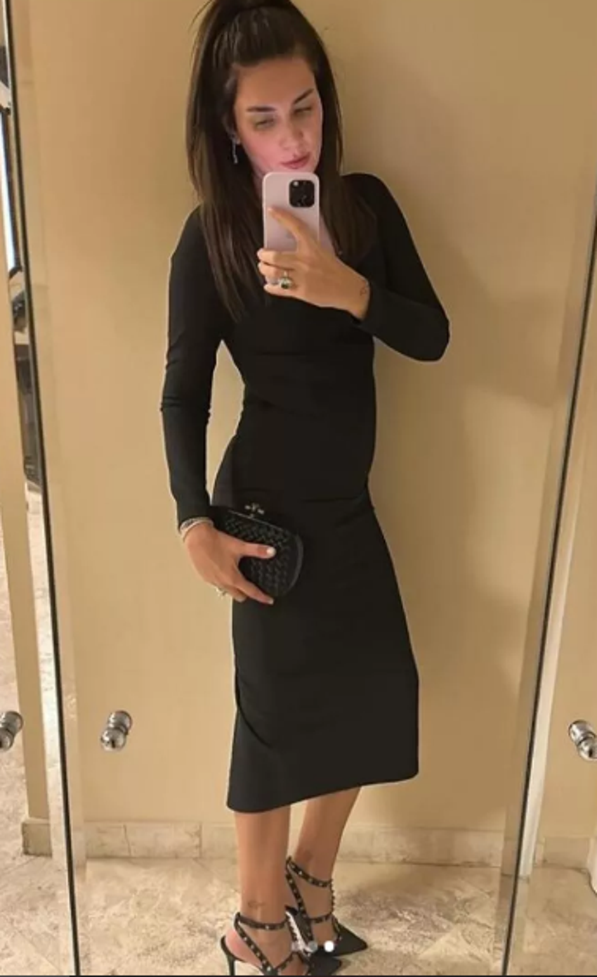 Buse Varol takipçilerini ikiye böldü! 'Bu nasıl 34 beden?'