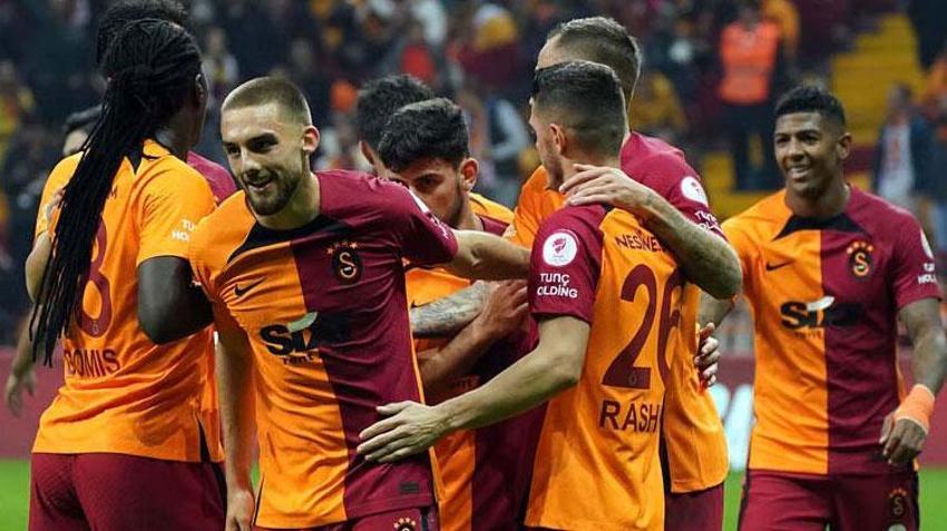 İlklerin gecesinde Galatasaray'ın genç yıldızı golünü attı Ayhan Akman gözyaşlarını tutamadı