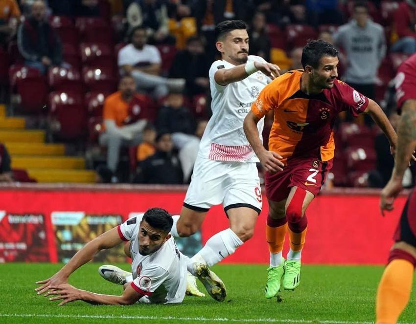İlklerin gecesinde Galatasaray'ın genç yıldızı golünü attı Ayhan Akman gözyaşlarını tutamadı