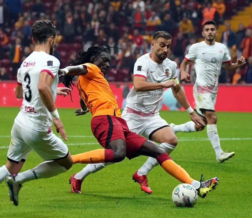 İlklerin gecesinde Galatasaray'ın genç yıldızı golünü attı Ayhan Akman gözyaşlarını tutamadı
