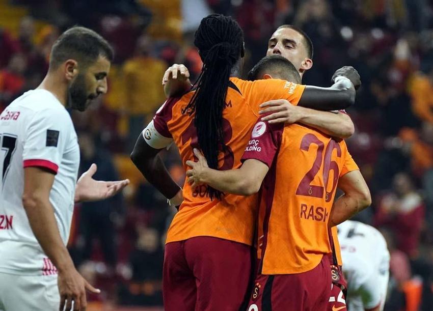 İlklerin gecesinde Galatasaray'ın genç yıldızı golünü attı Ayhan Akman gözyaşlarını tutamadı