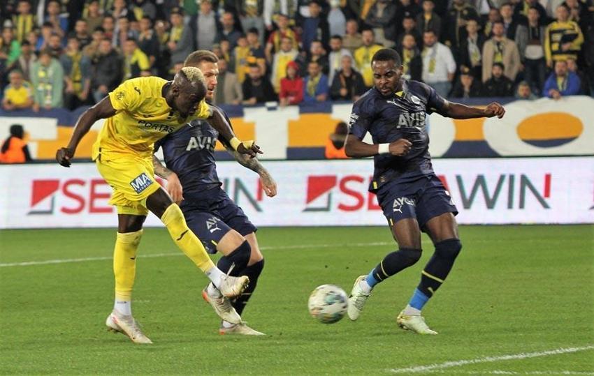 Hakan Çalhanoğlu'nun yerine Fenerbahçe'nin yıldızı! İnter yarın İstanbul'da