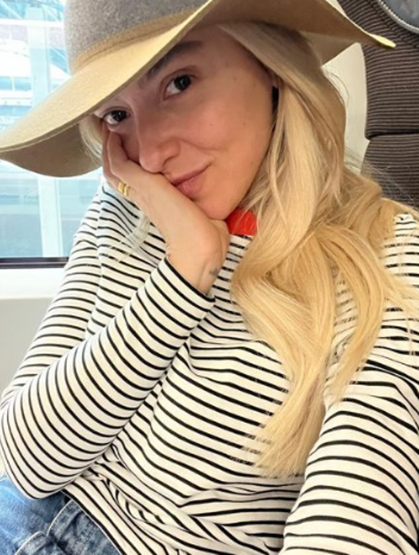 Hadise Londra pozlarıyla sosyal medyayı salladı!