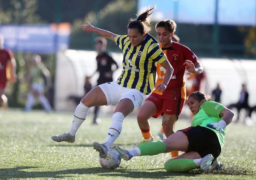 Kadın Futbol Süper Ligi'ndeki derbi nefesleri kesti! Fenerbahçe Petrol Ofisi - Galatasaray Petrol Ofisi: 2-3