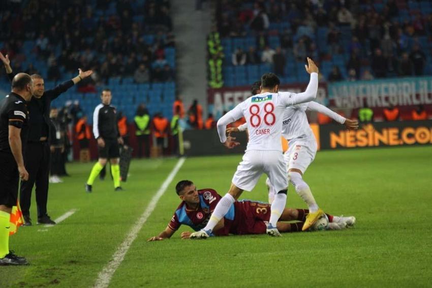 Trabzonspor - Sivasspor  maçında 3 puan tek golle geldi