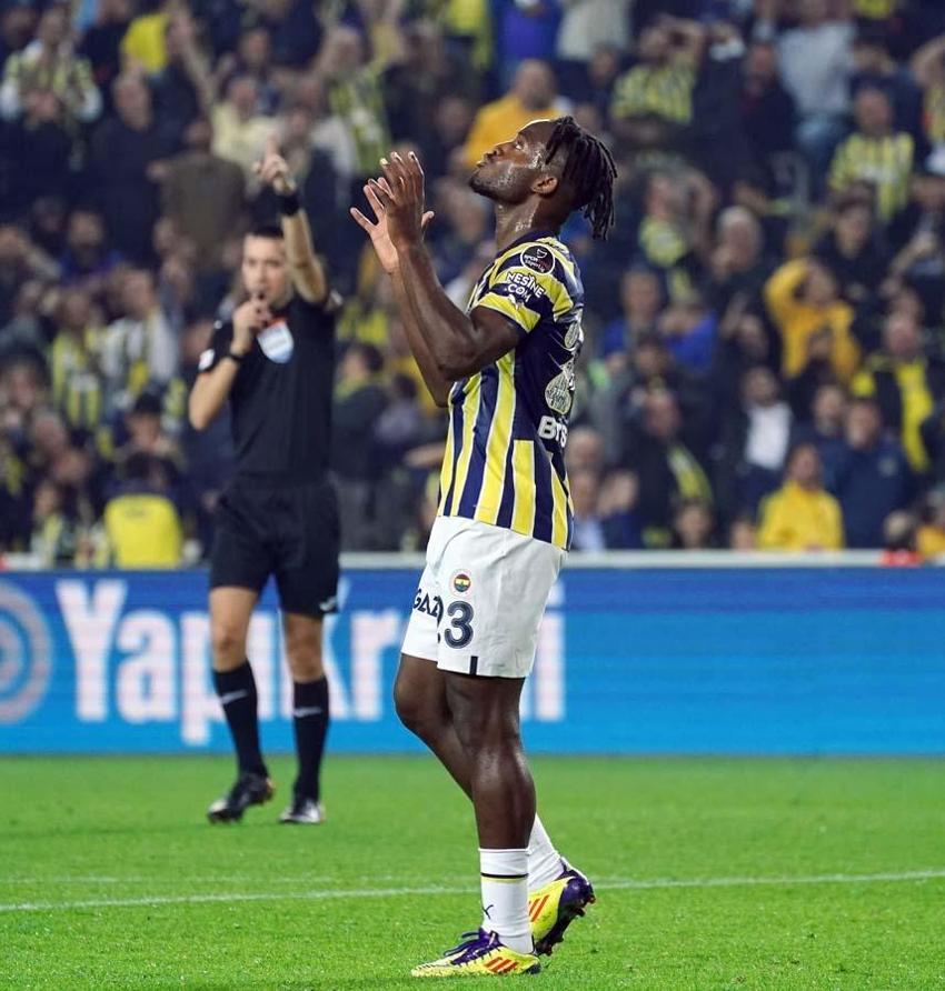 Kadıköy'deki kritik maçta Fenerbahçe, Başakşehir'i tek golle geçti