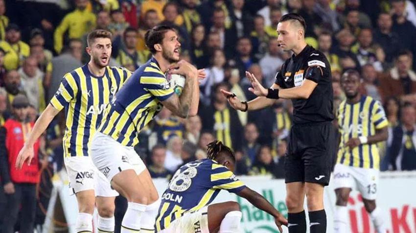 Fenerbahçe-Başakşehir maçında çok konuşulan karar! Hakem Zorbay Küçük'e oyuncular ve taraftarlardan tepki...