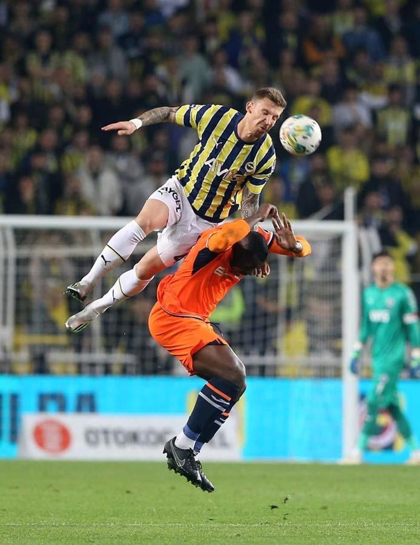 Kadıköy'deki kritik maçta Fenerbahçe, Başakşehir'i tek golle geçti