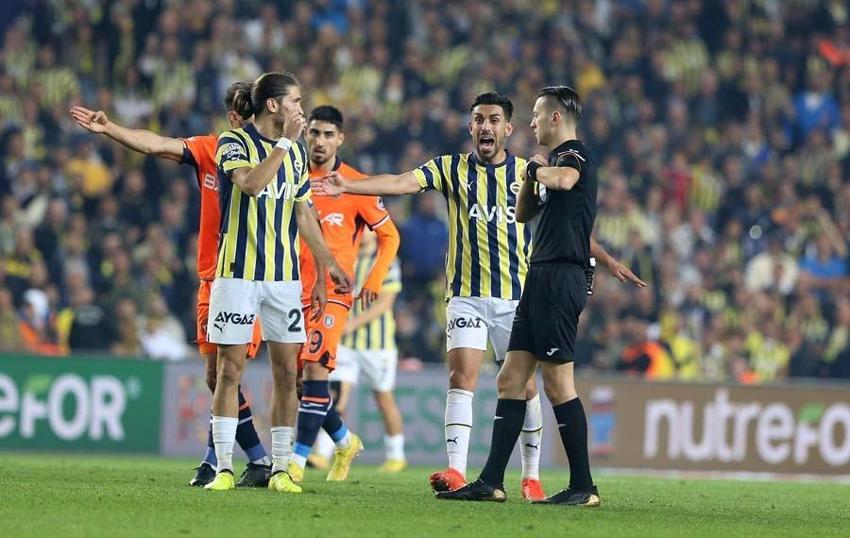 Başakşehir maçından sonra Fenerbahçe Başkan Vekili Erol Bilecik'ten, Galatasaray'a gönderme!