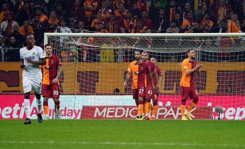Geçen sezon Ali Koç hoparlörle yapmıştı! Erden Timur'dan şok karar...