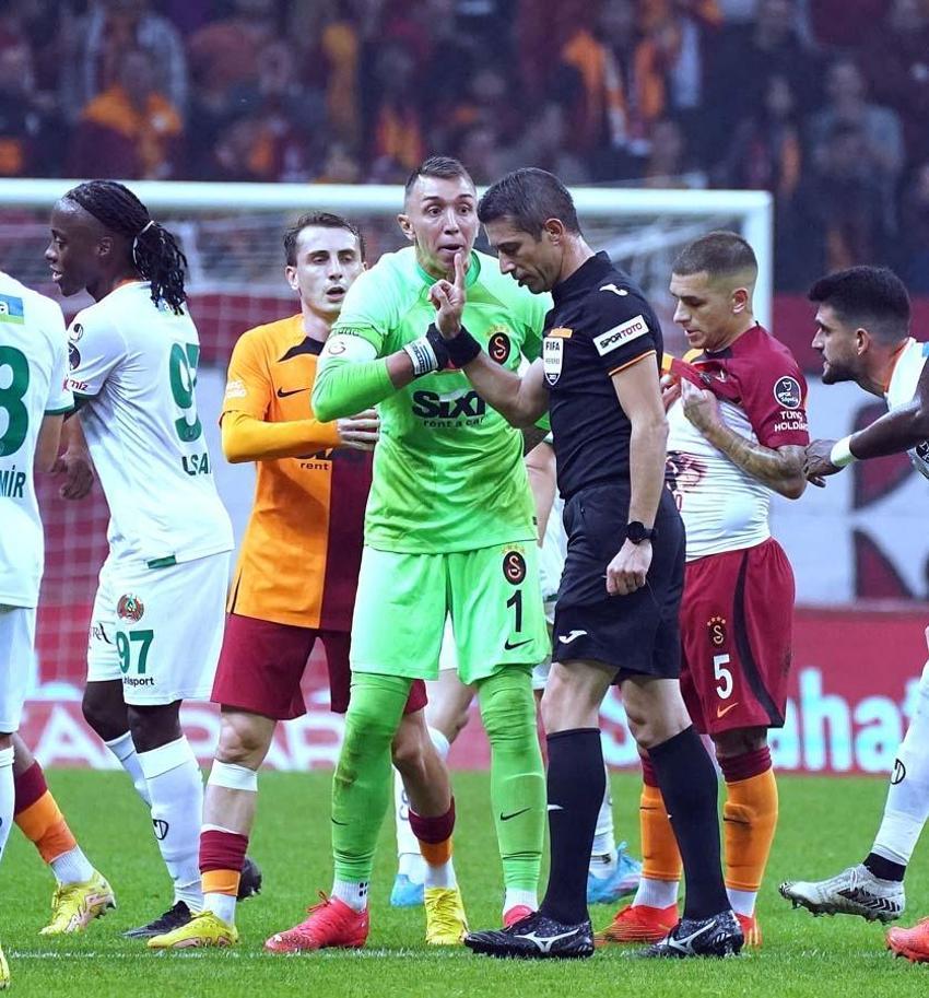 PFDK Galatasaray'da Abdülkerim Bardakcı, Erden Timur ve Okan Buruk'a verilen cezaları açıkladı!