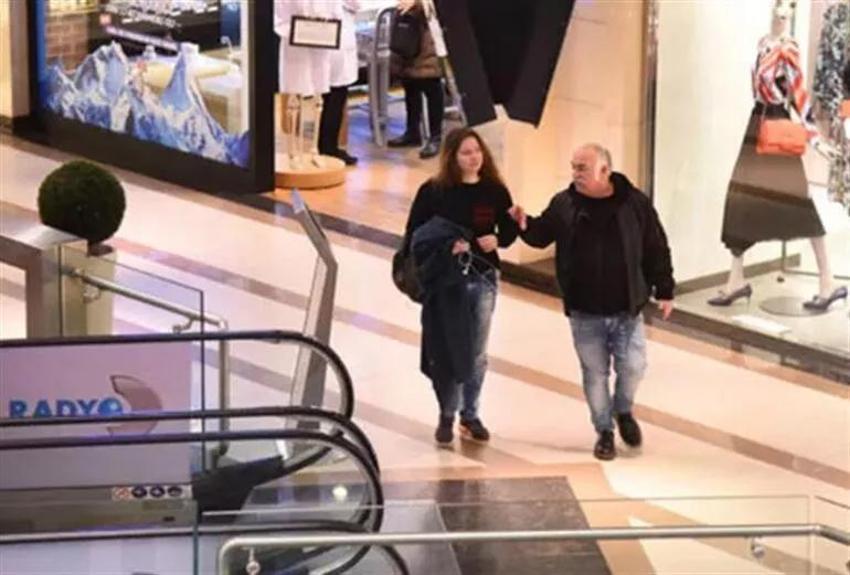 Güven Kıraç genç sevgilisiyle fena yakalandı! 'Ortalığı karıştırıyorsunuz'