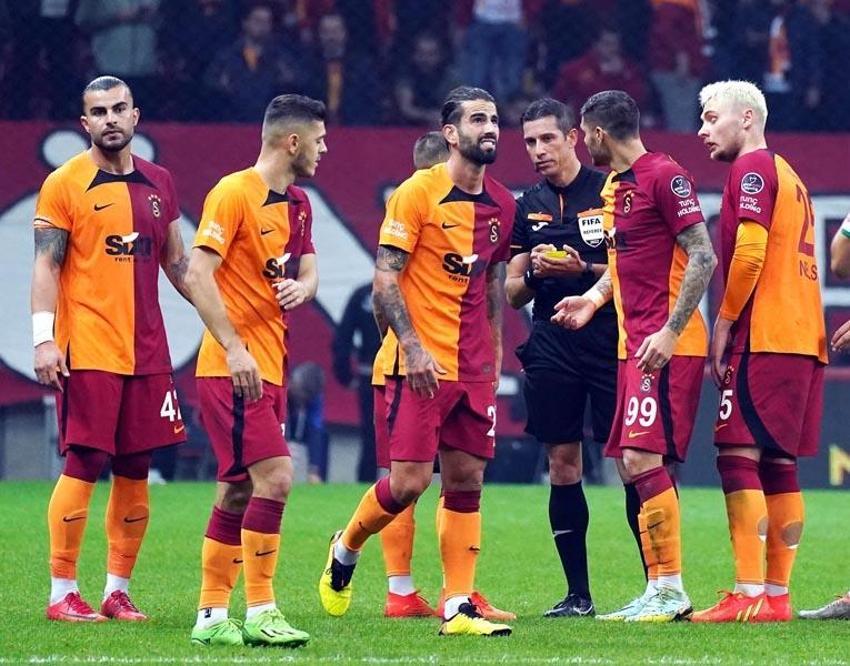 Büyük tepki! Galatasaraylı taraftarlar Ali Palabıyık'ı İsviçre'de yakaladı!