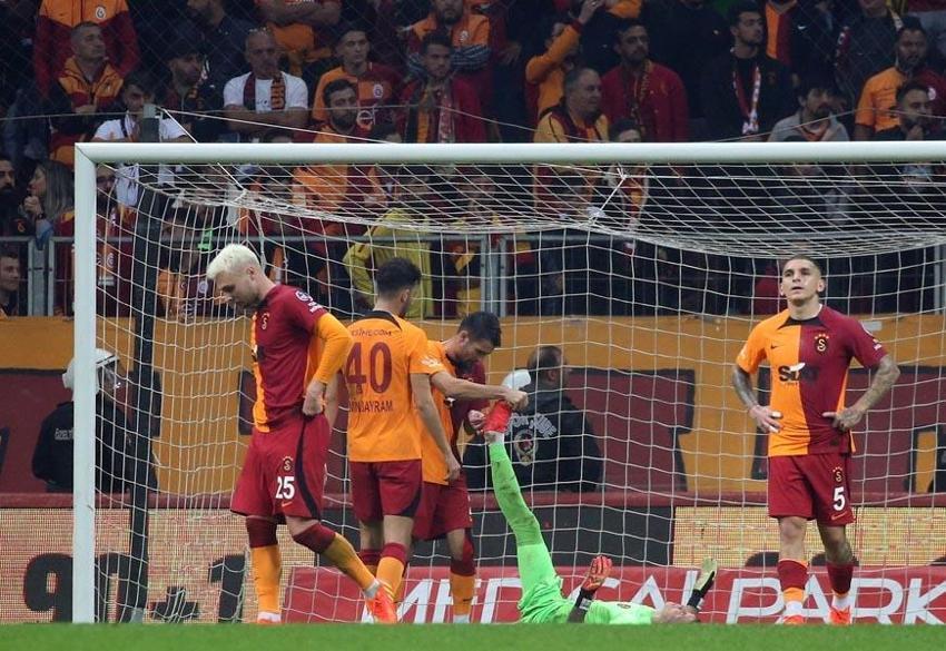 Büyük tepki! Galatasaraylı taraftarlar Ali Palabıyık'ı İsviçre'de yakaladı!
