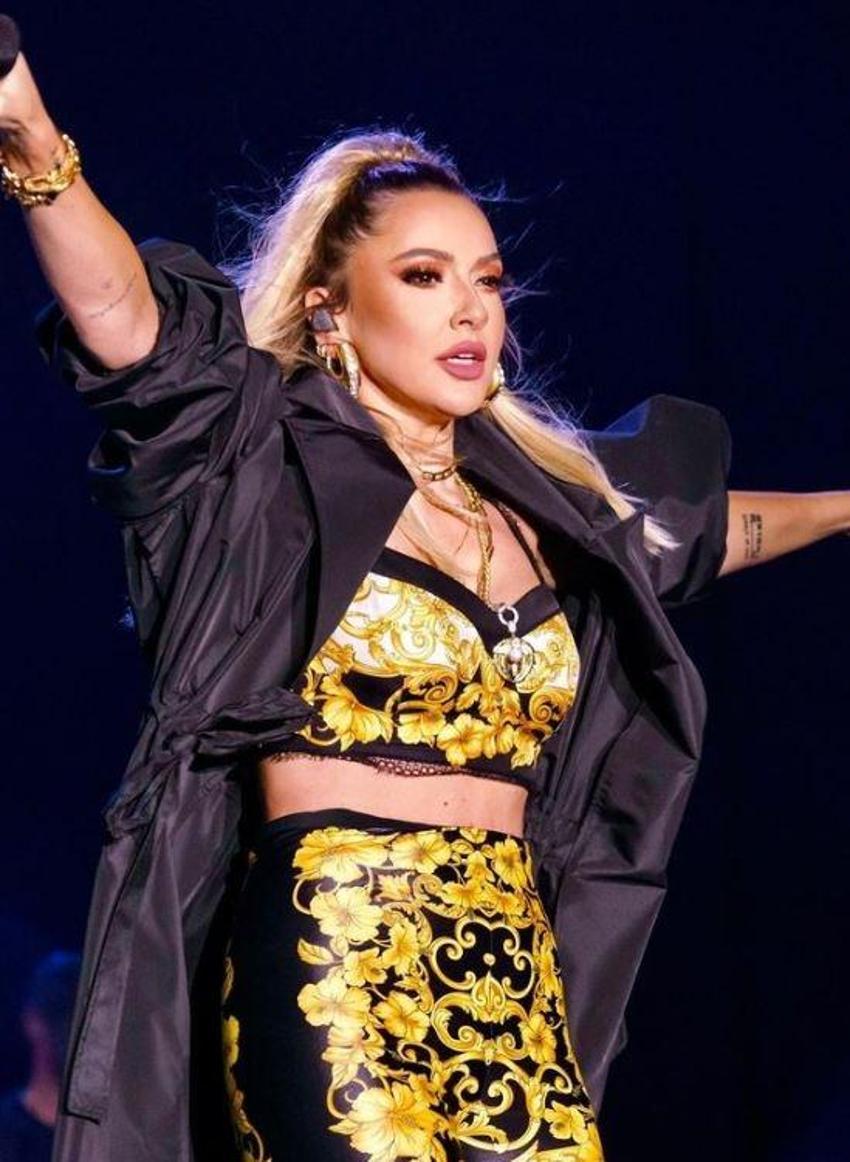 Mehmet Dinçerler, esmer güzelle sarmaş dolaş dans etti! Hadise'yi çabuk unuttu
