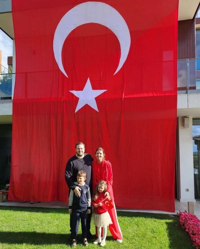 Ünlülerin 29 Ekim Cumhuriyet Bayramı paylaşımları