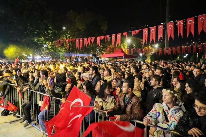 Cumhuriyet'in 99'uncu yılı tüm Türkiye'de coşkuyla kutlandı