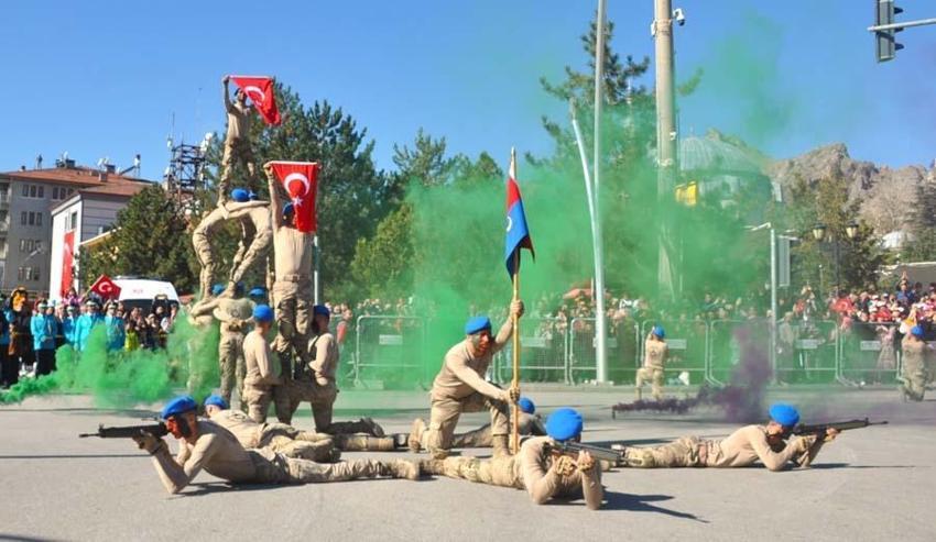 Cumhuriyet'in 99'uncu yılı tüm Türkiye'de coşkuyla kutlandı
