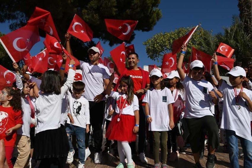 Cumhuriyet'in 99'uncu yılı tüm Türkiye'de coşkuyla kutlandı