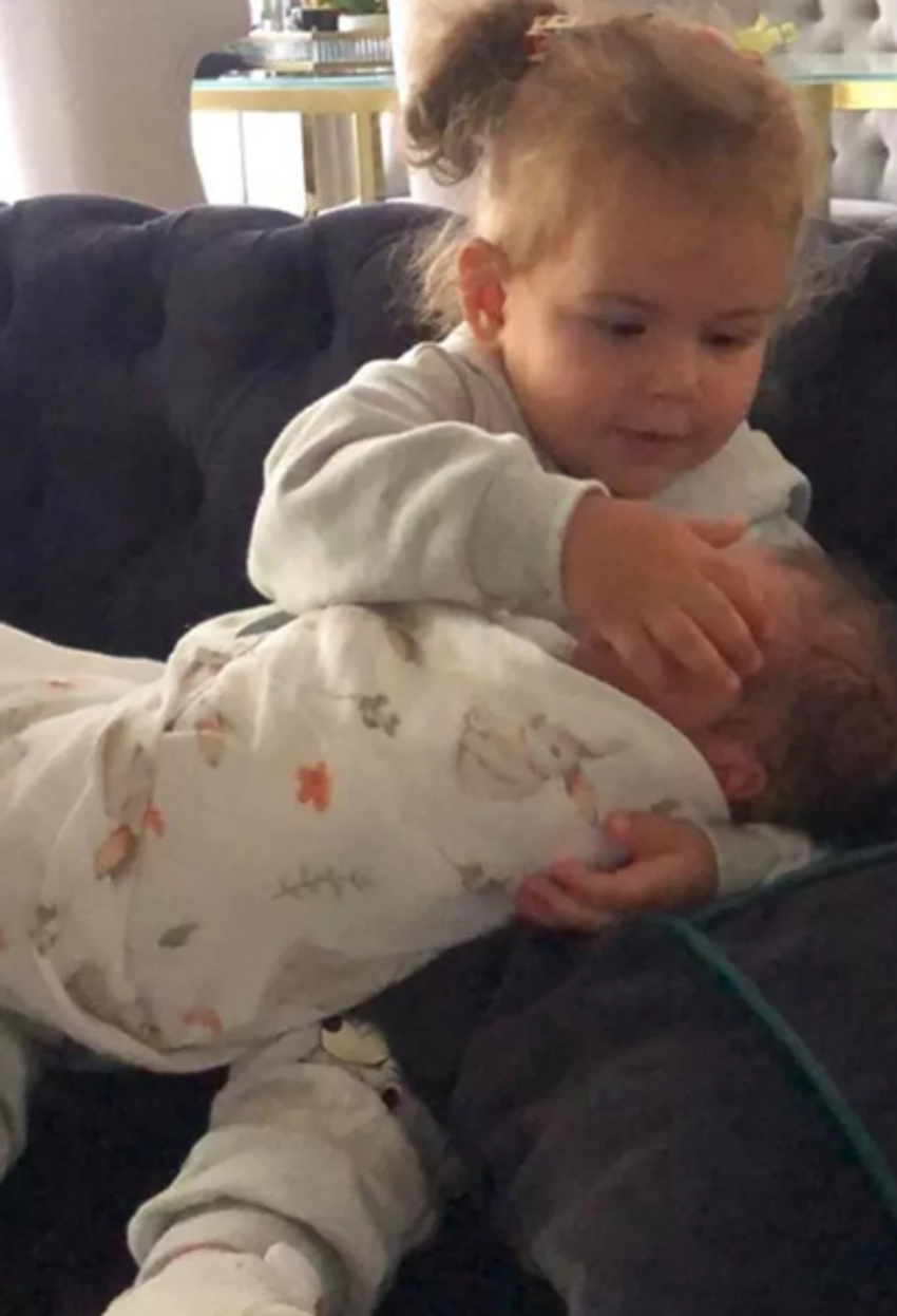 Merve Özbey'den aile pozu!
