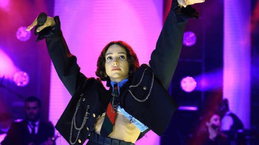 Zeynep Bastık bir an olsun yerinde durmadı!